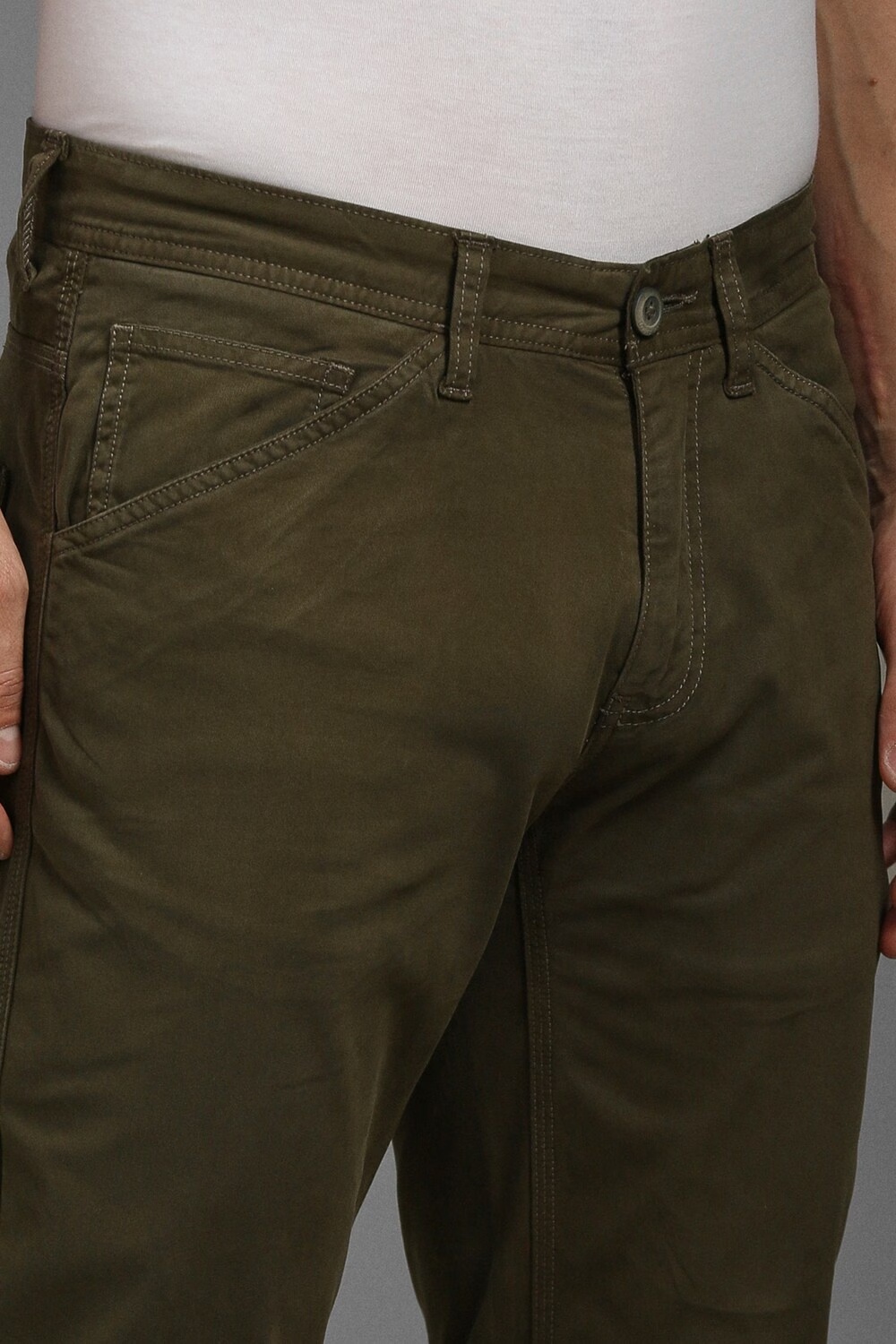 10197-men-olive-contemporary-fit-solid-flat-front-casual-trousers-olive-1.jpg