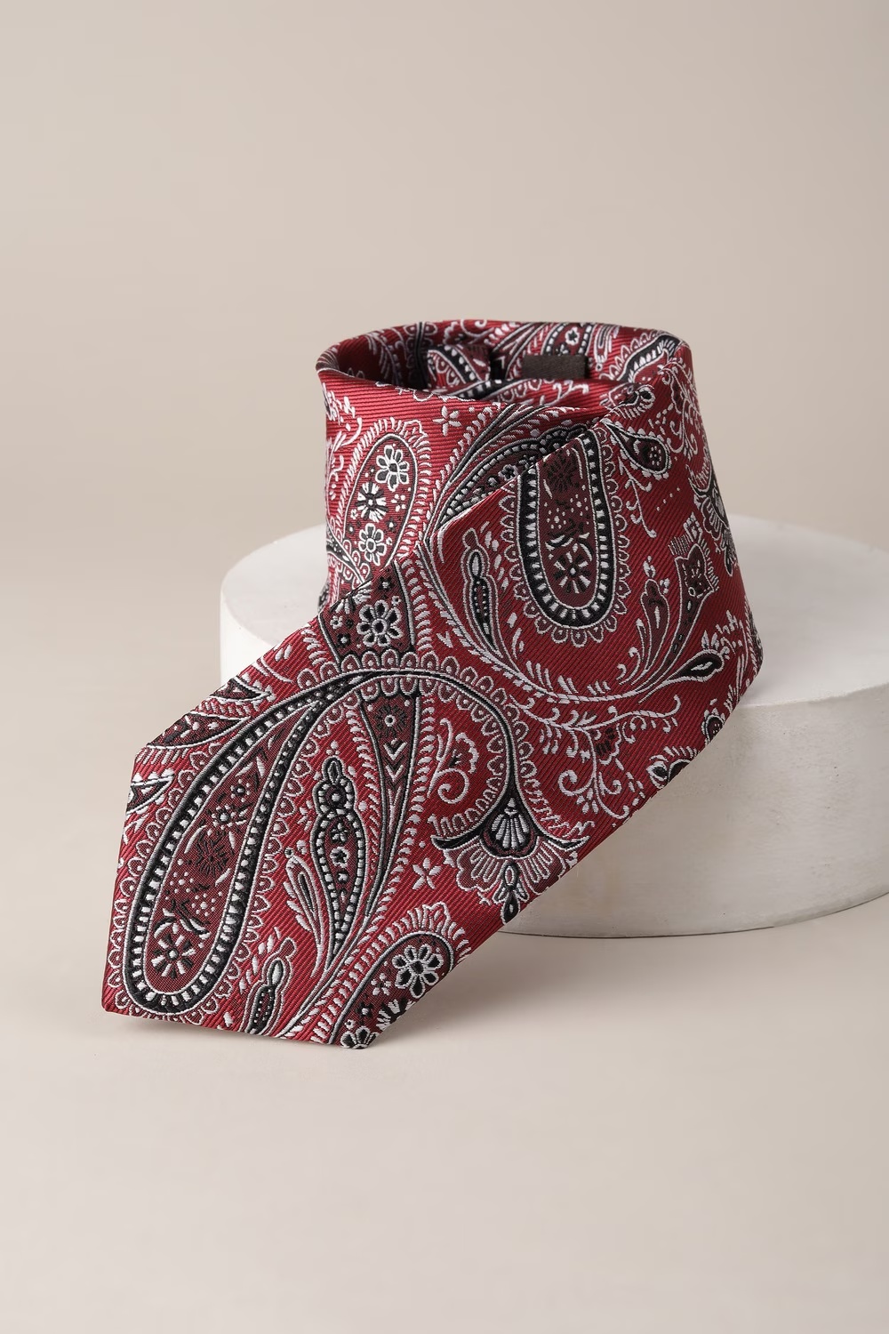 Men Red Embroidered Tie-Red