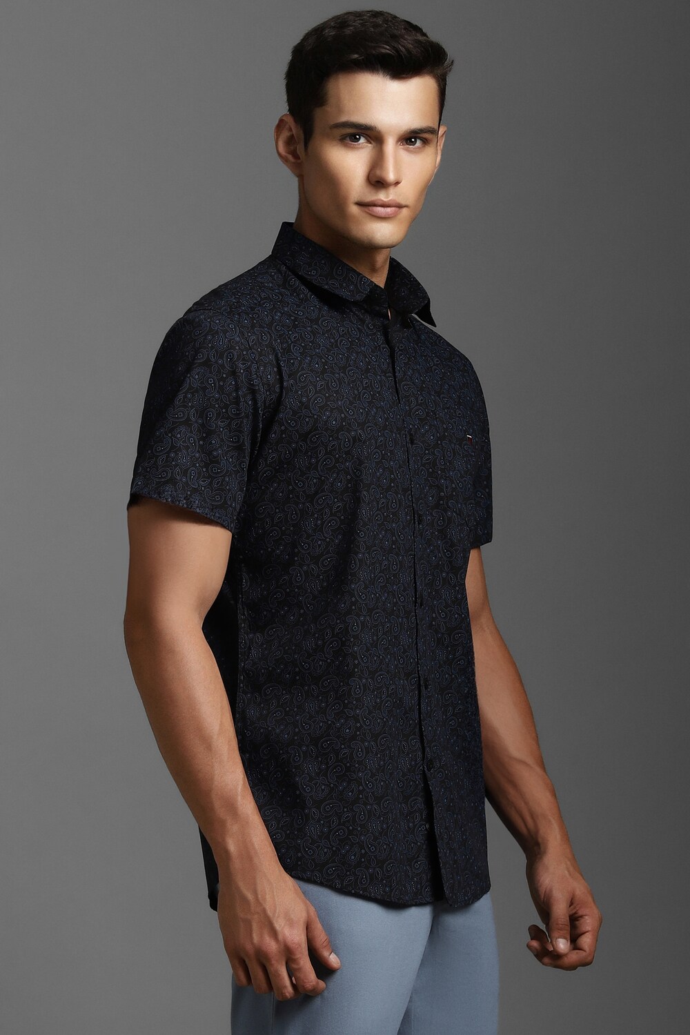 10779-men-black-slim-fit-print-half-sleeves-casual-shirt-black-1.jpg