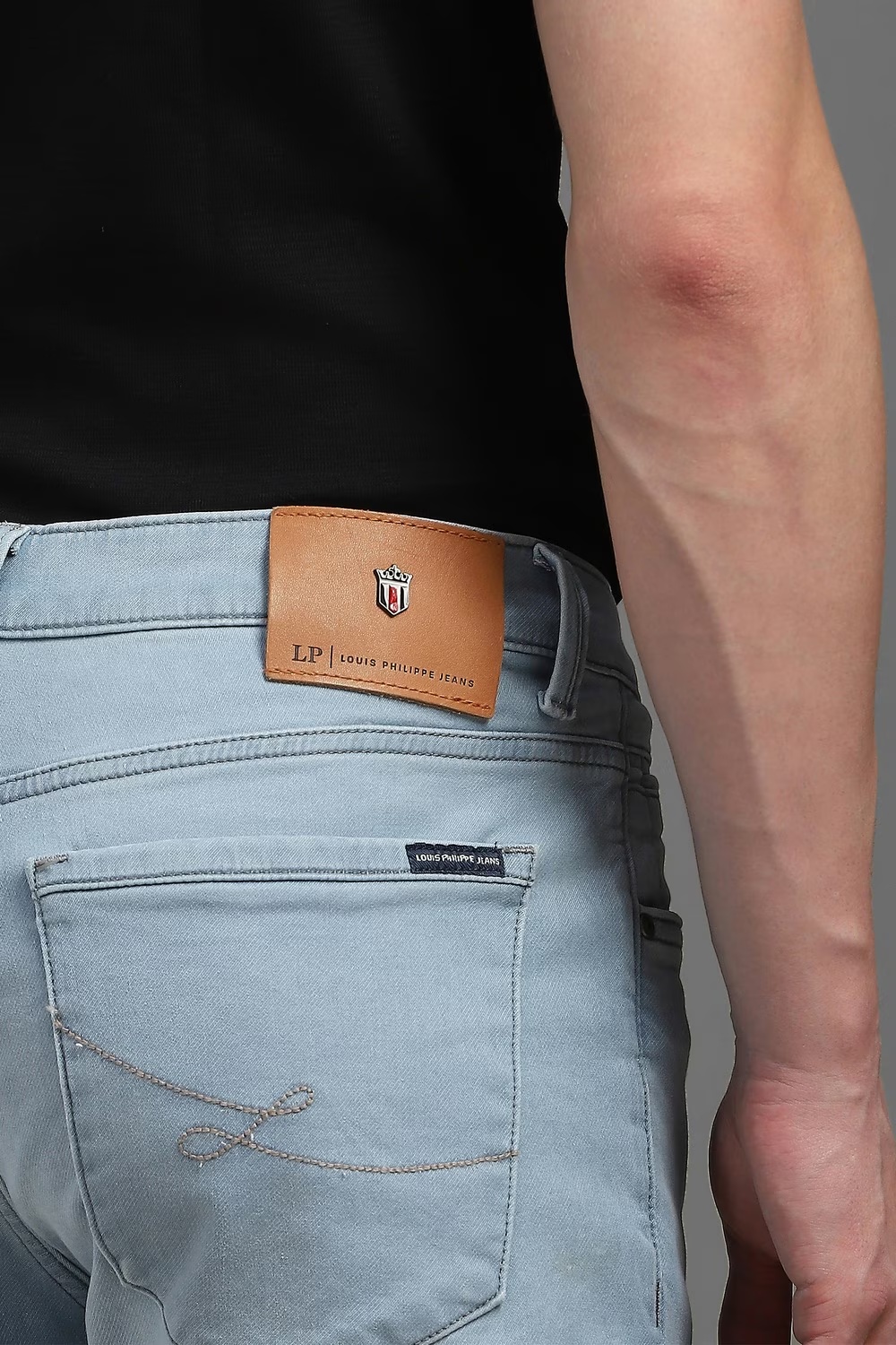 11961-men-blue-light-slim-fit-jeans-blue-1.jpg