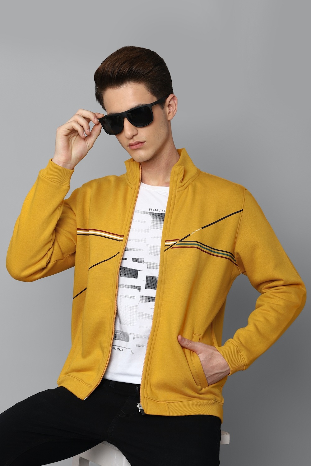 Men Casual Yellow Graphic Print Sweatshirt-Yellow