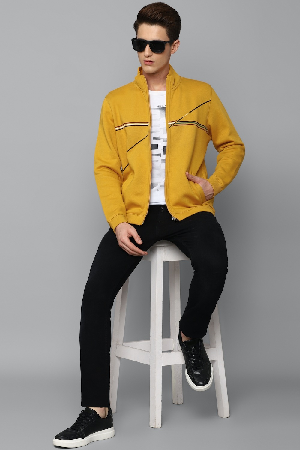 Men Casual Yellow Graphic Print Sweatshirt-Yellow