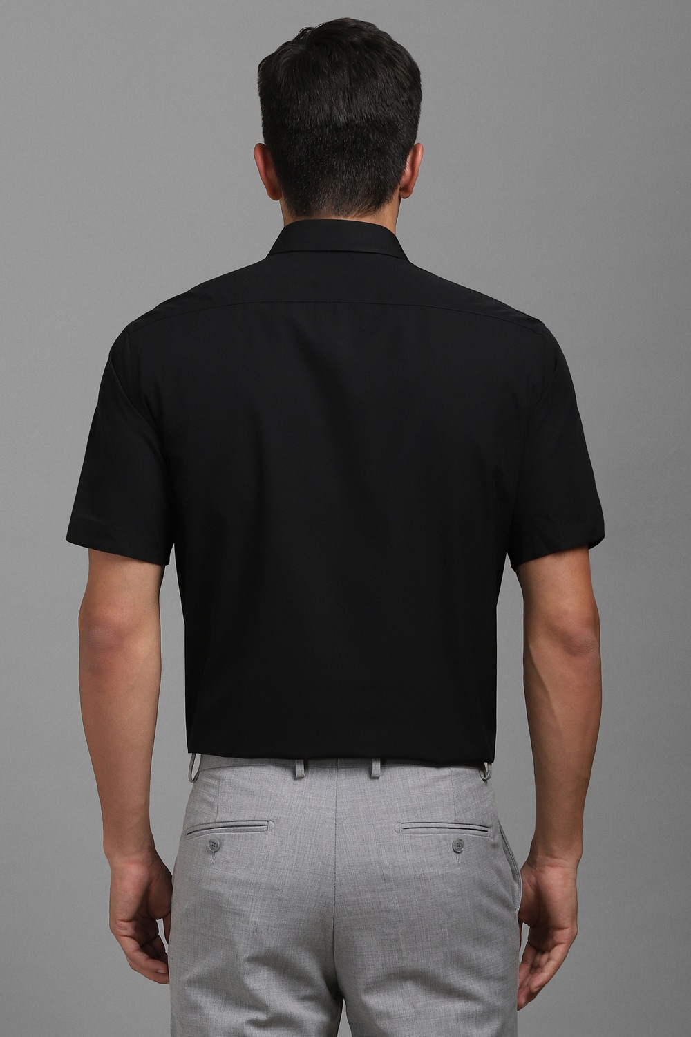 12500-men-black-classic-fit-solid-half-sleeves-formal-shirt-black-1.jpg