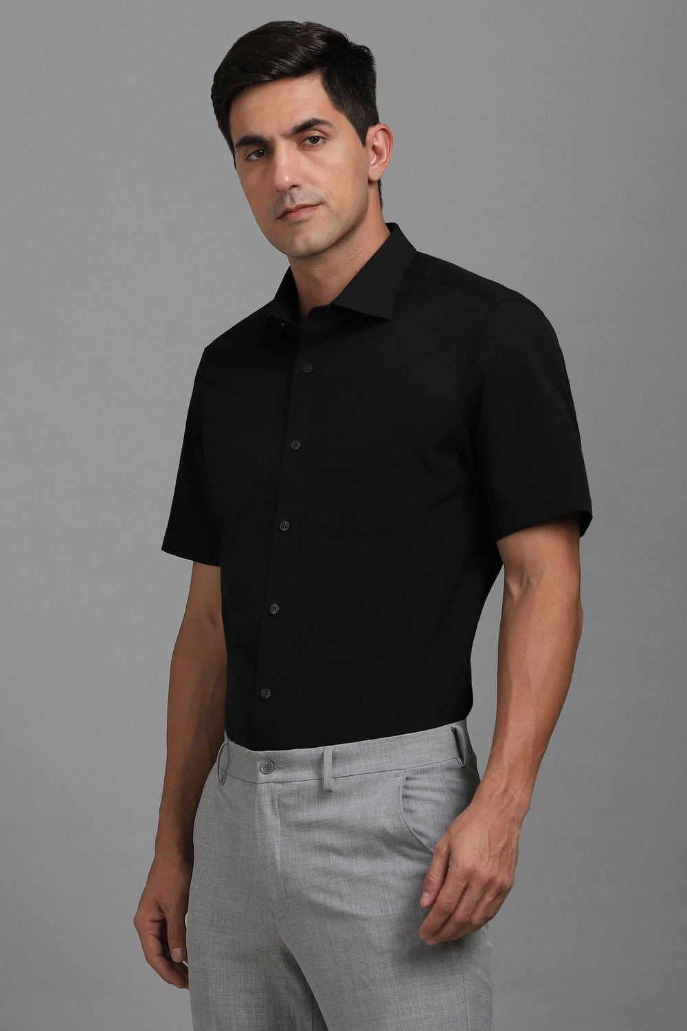 12500-men-black-classic-fit-solid-half-sleeves-formal-shirt-black-1.jpg