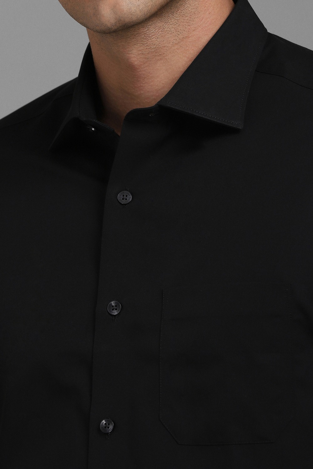 12500-men-black-classic-fit-solid-half-sleeves-formal-shirt-black-1.jpg