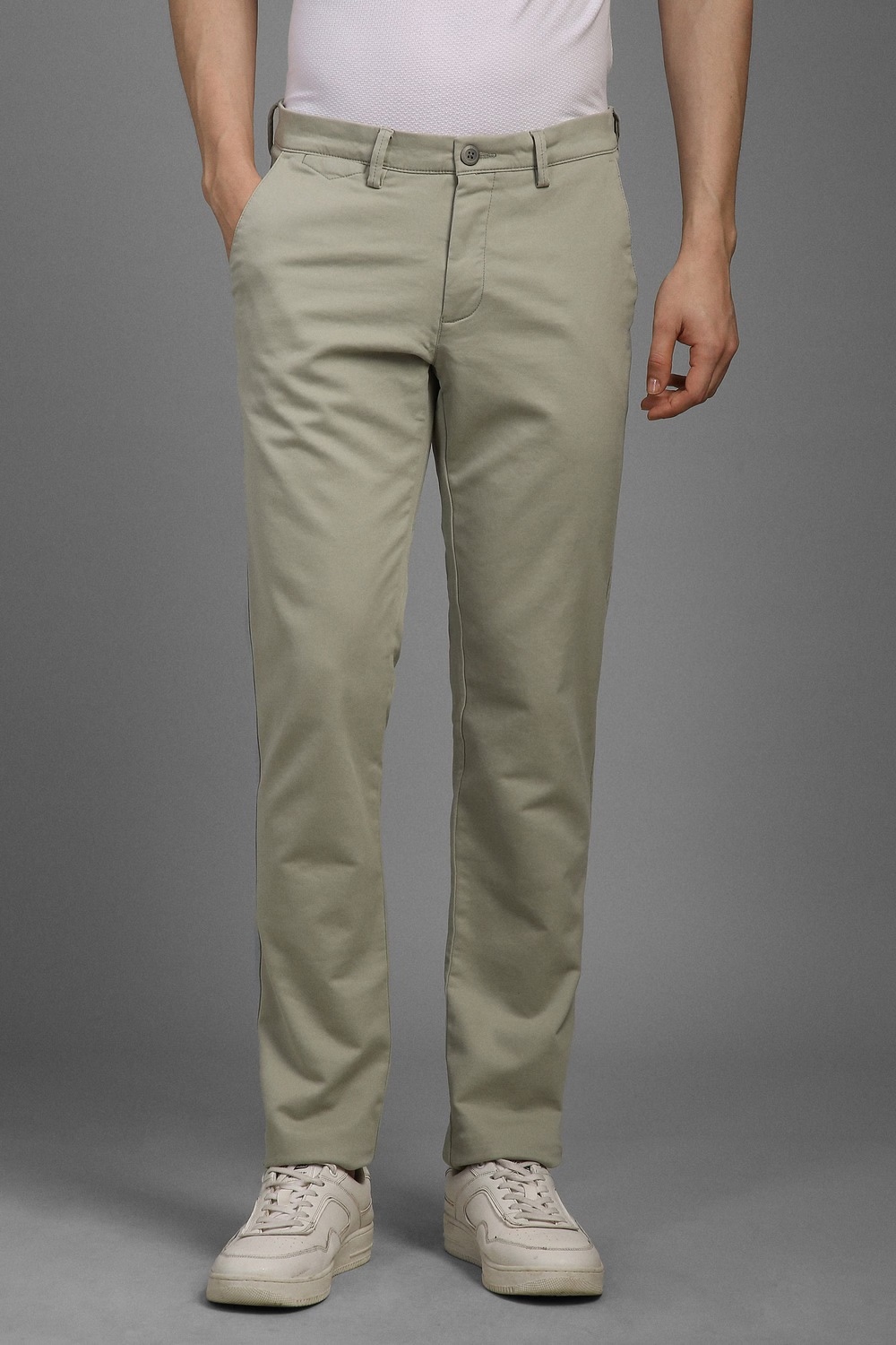 Men Green Solid Flat Front Casual Trousers-Green