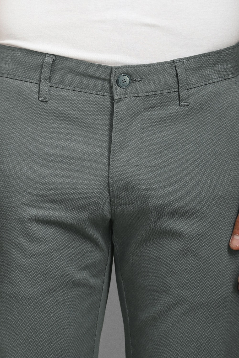 12985-men-grey-slim-fit-textured-flat-front-casual-trousers-grey-1.jpg