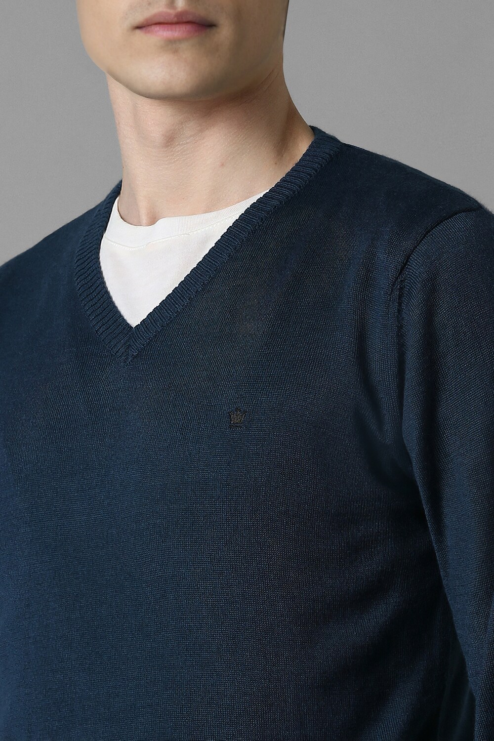 1299-men-navy-solid-v-neck-full-sleeves-sweater-navy-1.jpg
