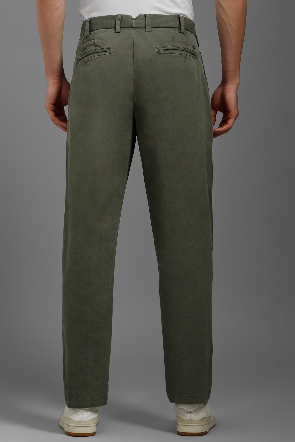 13336-men-olive-contemporary-fit-solid-pleated-casual-trousers-olive-1.jpg