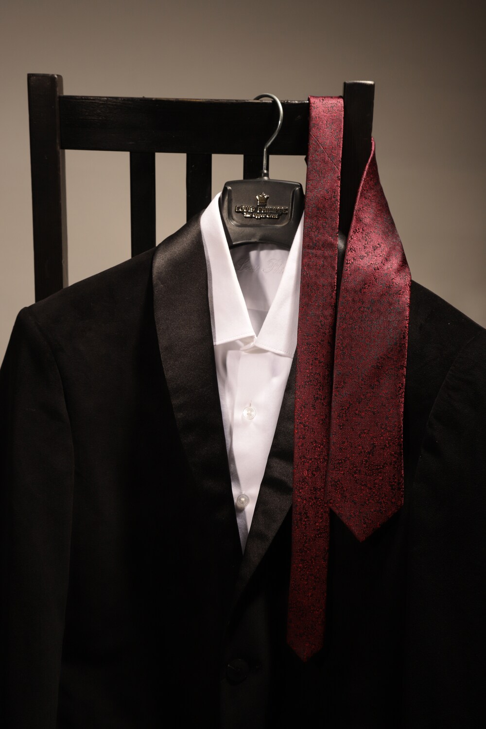 Men Red Embroidered Tie-Red