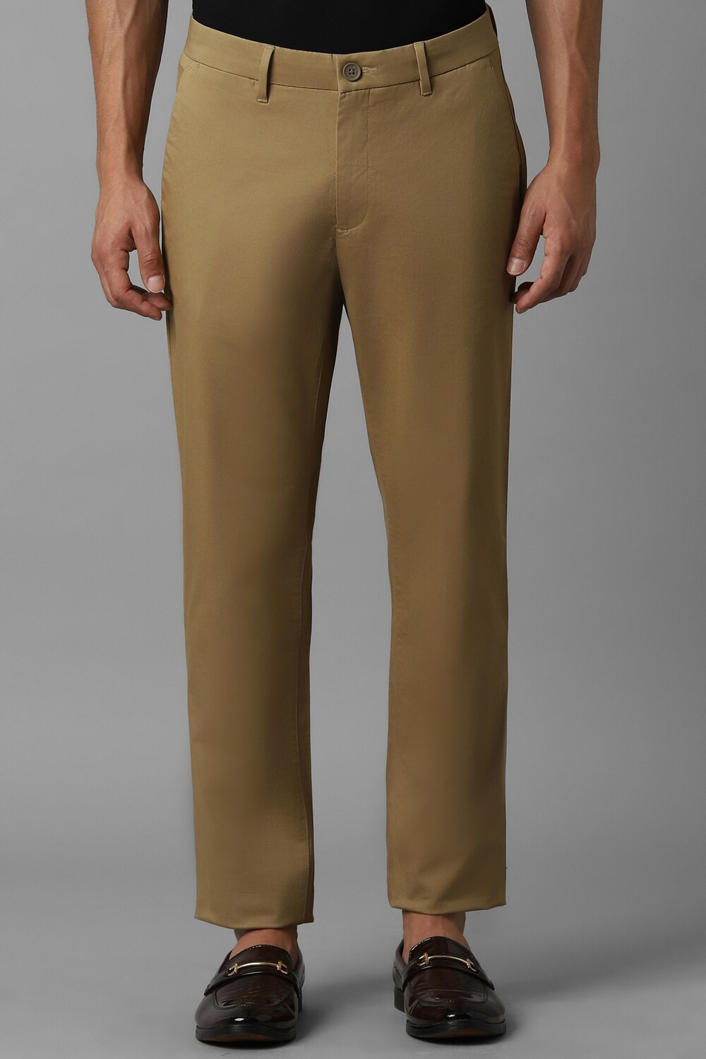 Men Brown Slim Tapered Fit Solid Flat Front Casual Trousers-Brown