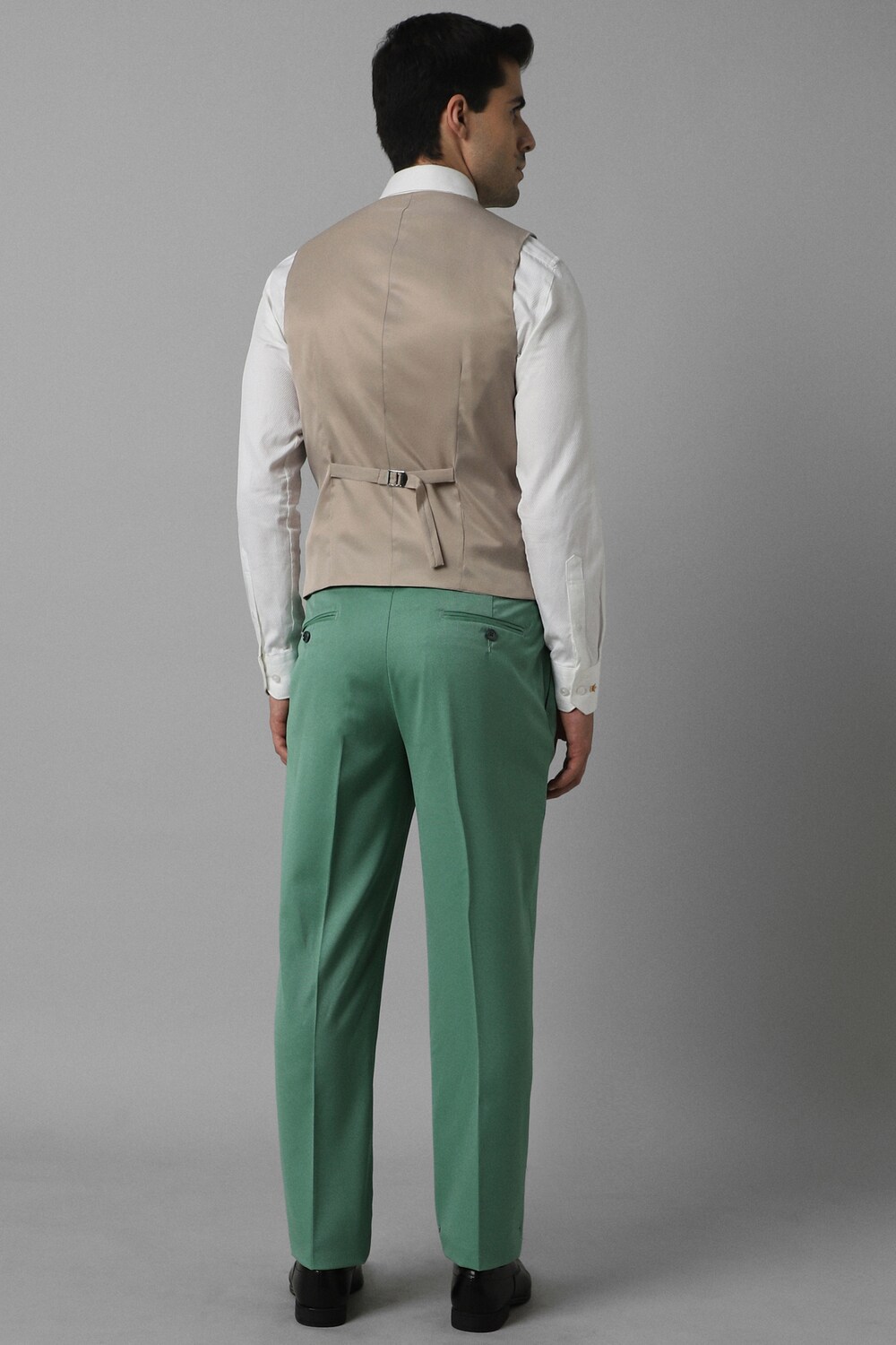 15321-men-green-slim-fit-solid-formal-three-piece-suit-green-1.jpg