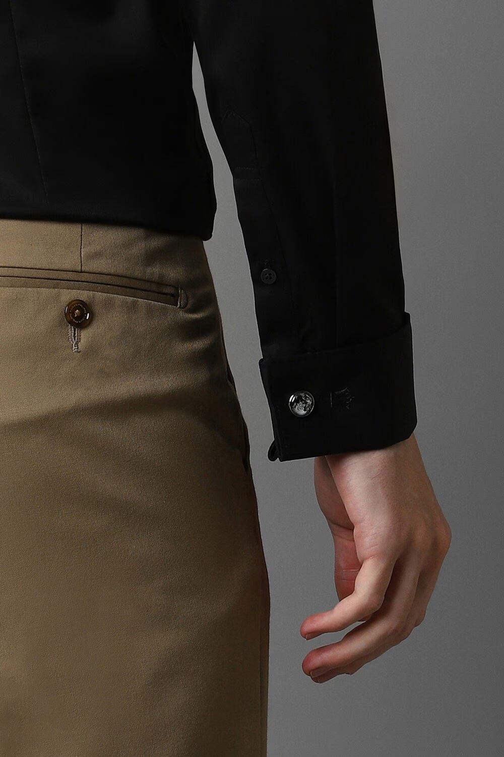 15639-men-black-slim-fit-solid-full-sleeves-formal-shirt-black-1.jpg