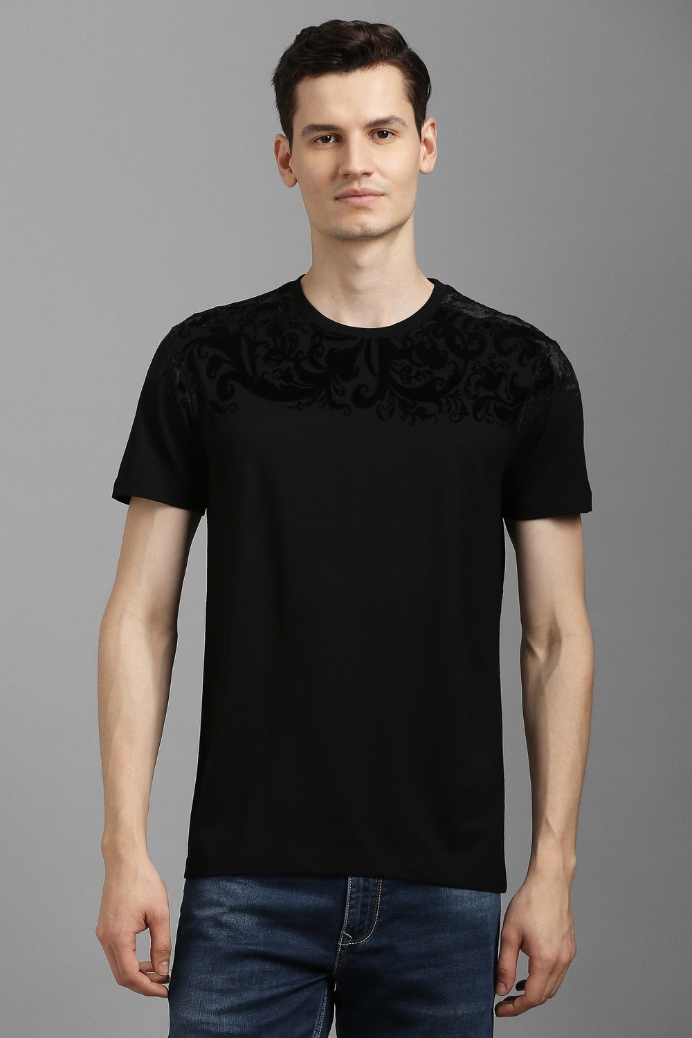 15846-men-black-textured-crew-neck-t-shirt-black-1.jpg
