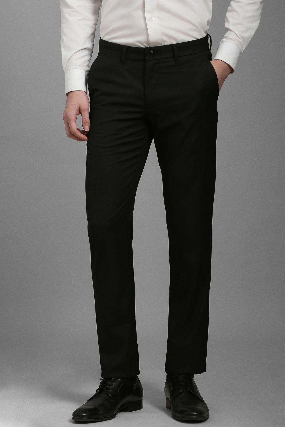 Men Black Slim Fit Solid Flat Front Casual Trousers-Black