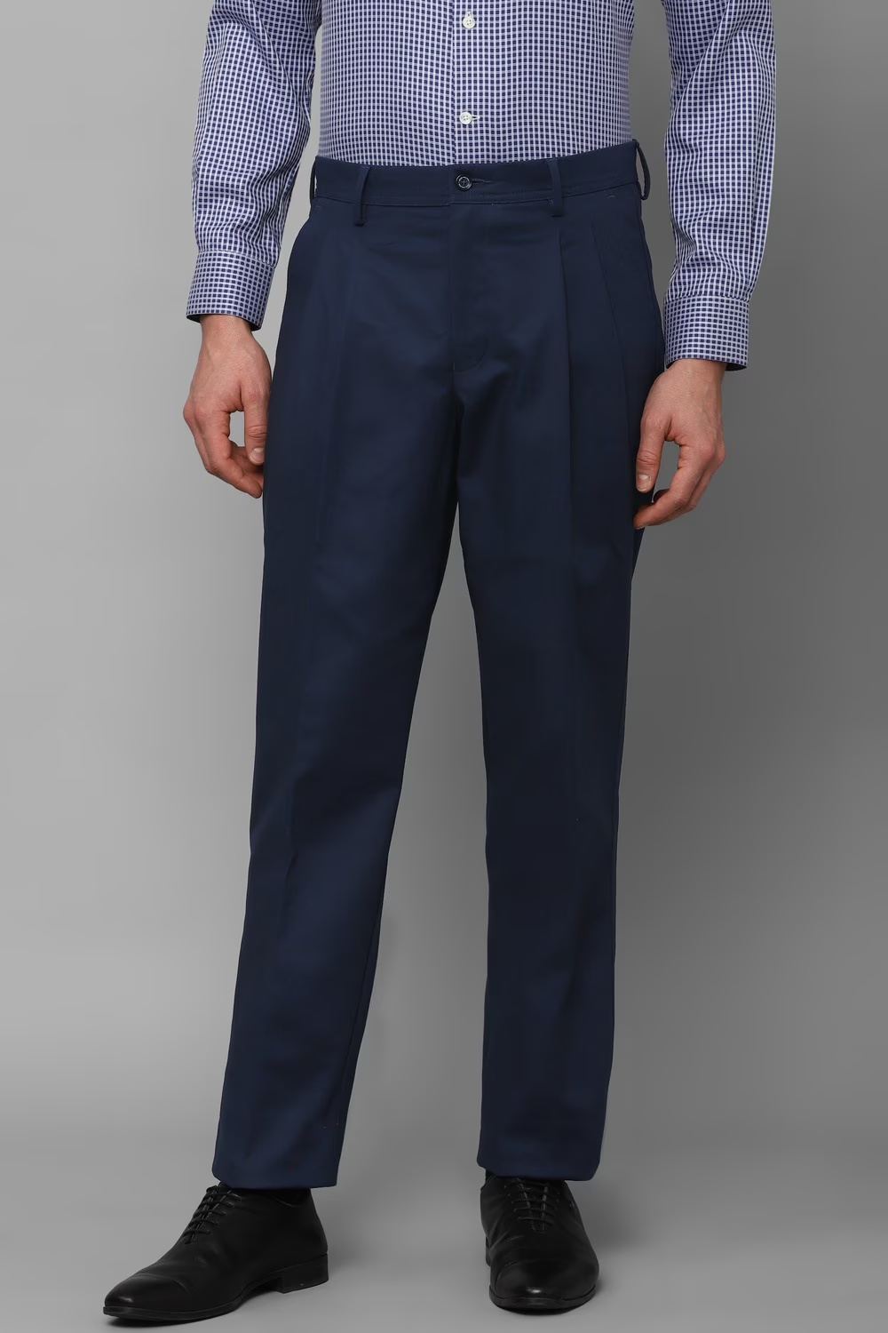 Men Navy Classic Fit Solid Pleated Formal Trousers-Navy