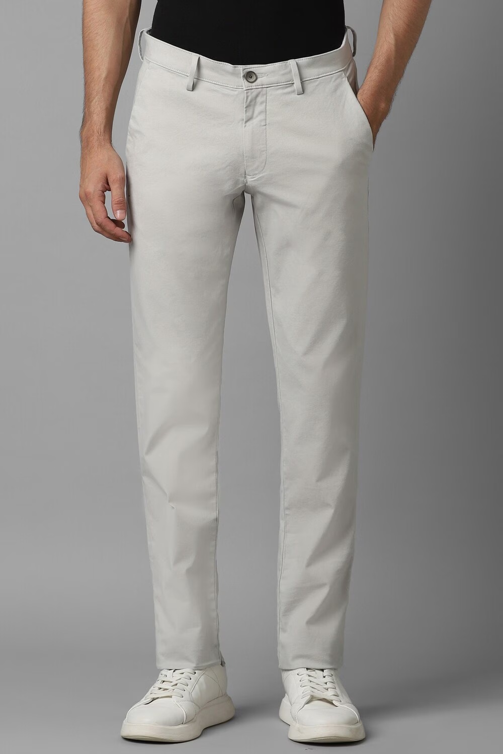 Men Grey Slim Tapered Fit Solid Flat Front Casual Trousers-Grey