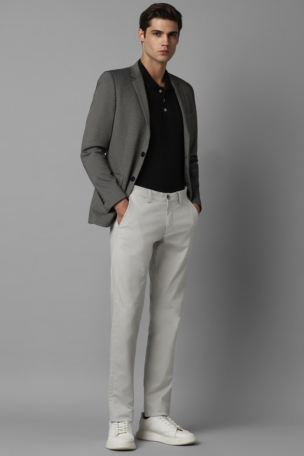 Men Grey Slim Tapered Fit Solid Flat Front Casual Trousers-Grey