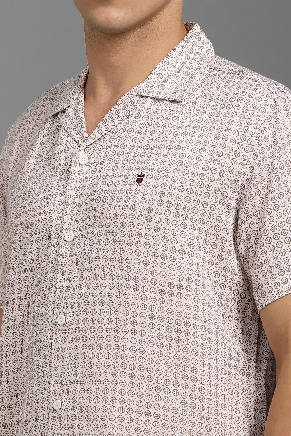 17604-men-white-slim-fit-print-half-sleeves-casual-shirt-white-1.jpg