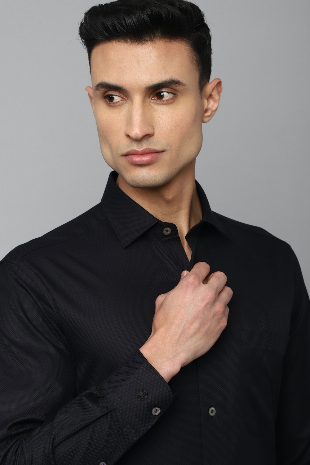 18088-men-black-classic-fit-solid-full-sleeves-formal-shirt-black-1.jpg