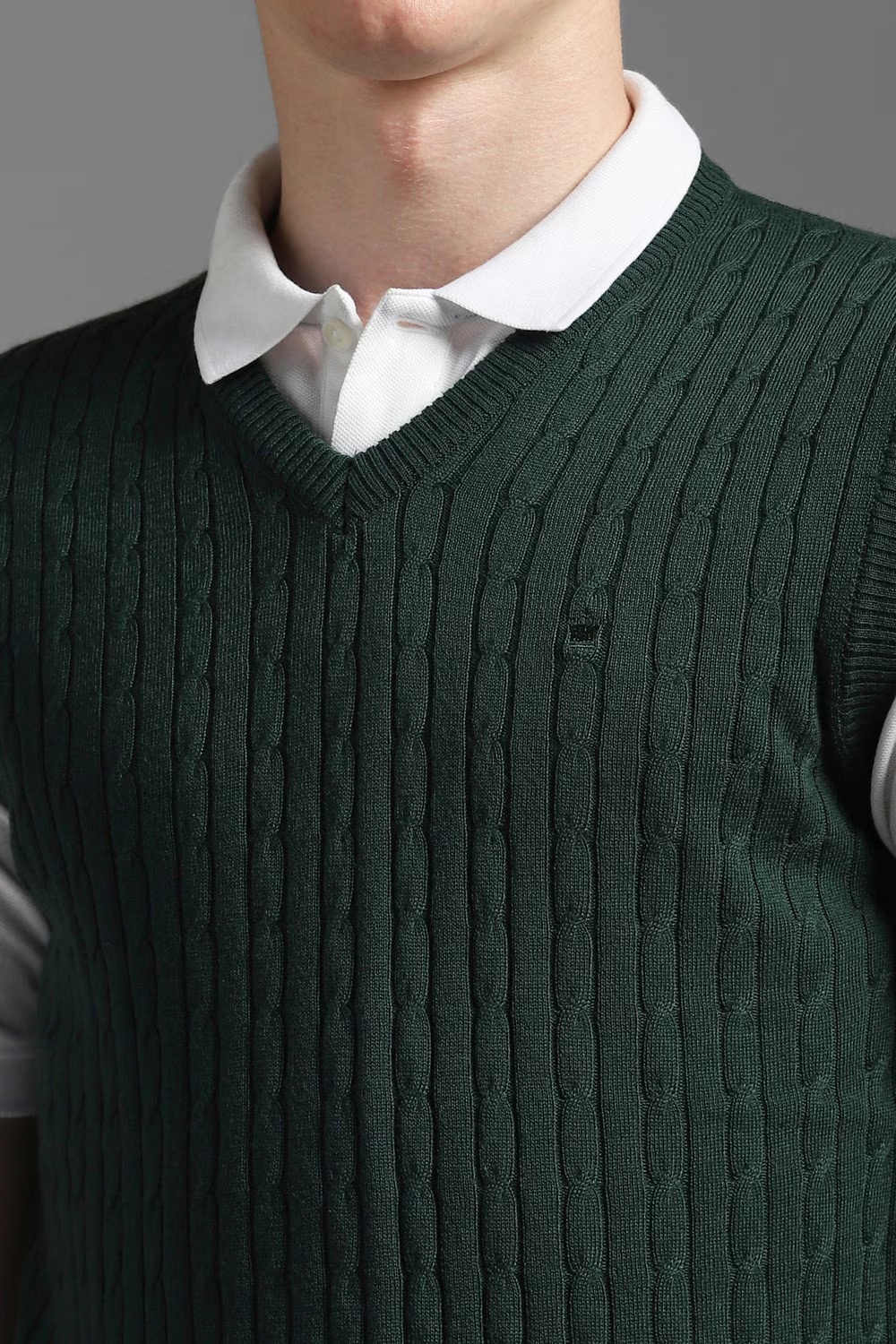 1863-men-green-textured-v-neck-sleeveless-sweater-green-1.jpg