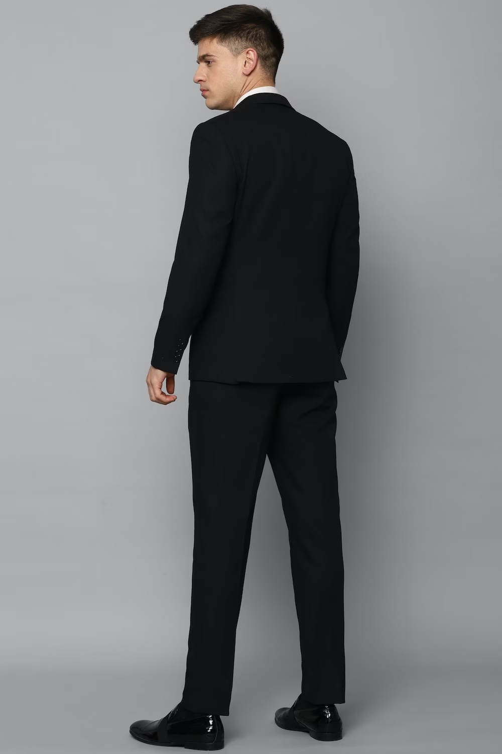 19168-men-black-slim-fit-solid-formal-two-piece-suit-black-1.jpg