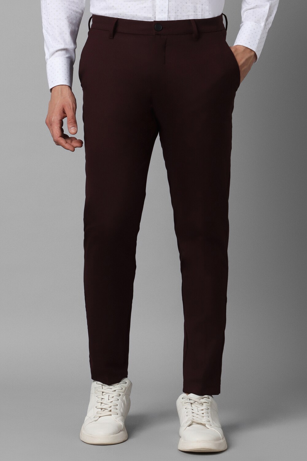 Men Maroon Slim Fit Solid Flat Front Casual Trousers-Maroon