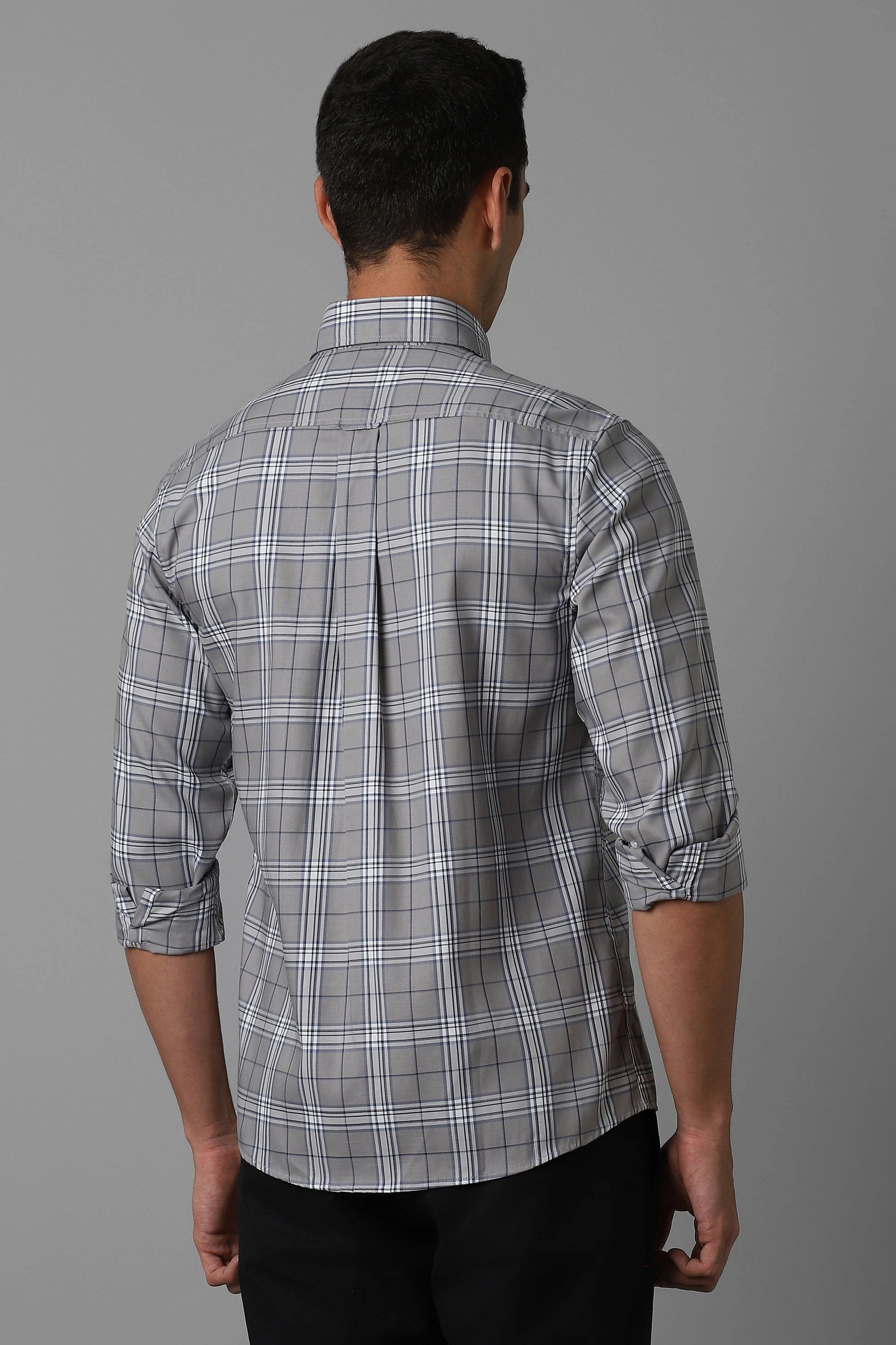 2006-men-grey-slim-fit-check-full-sleeves-casual-shirt-grey-1.webp