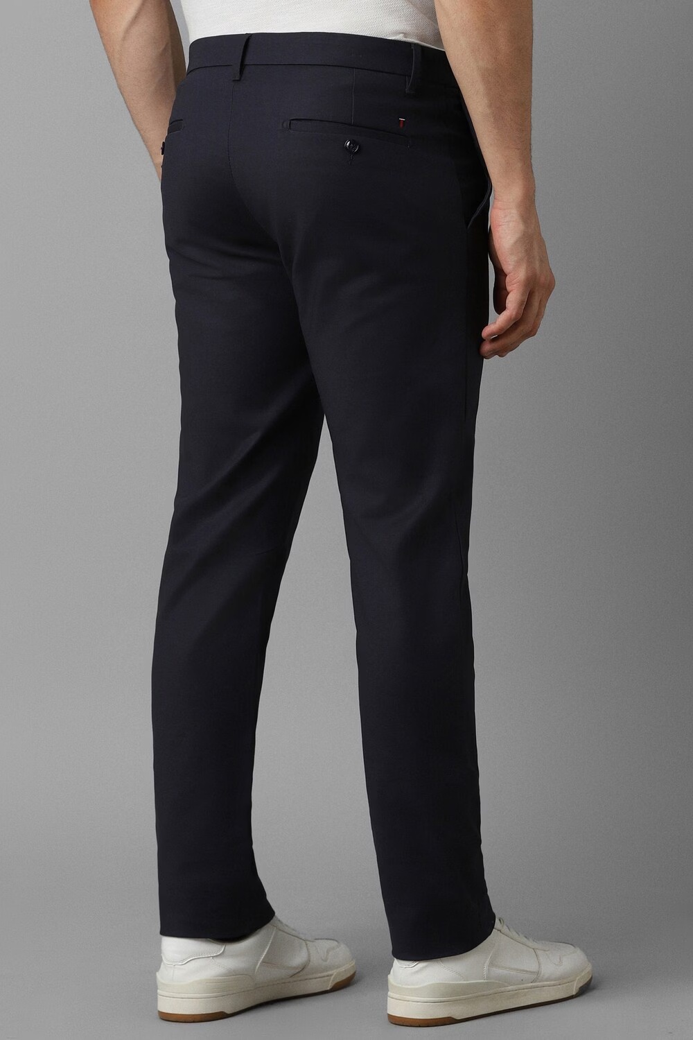 20989-men-black-slim-fit-solid-flat-front-casual-trousers-black-1.jpg