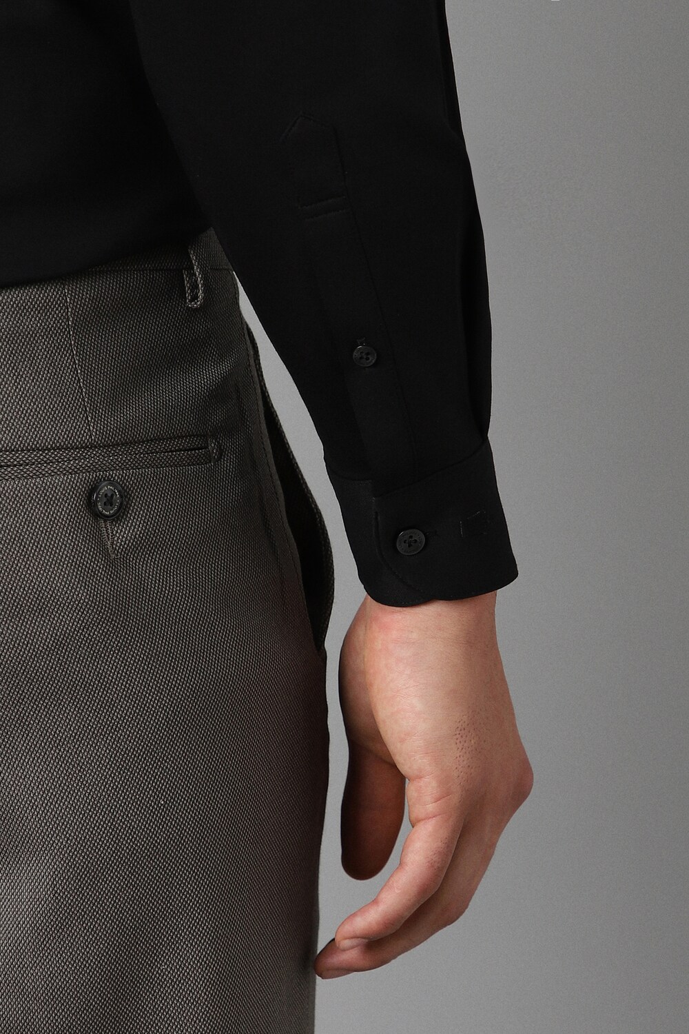 21303-men-black-slim-fit-solid-full-sleeves-formal-shirt-black-1.jpg