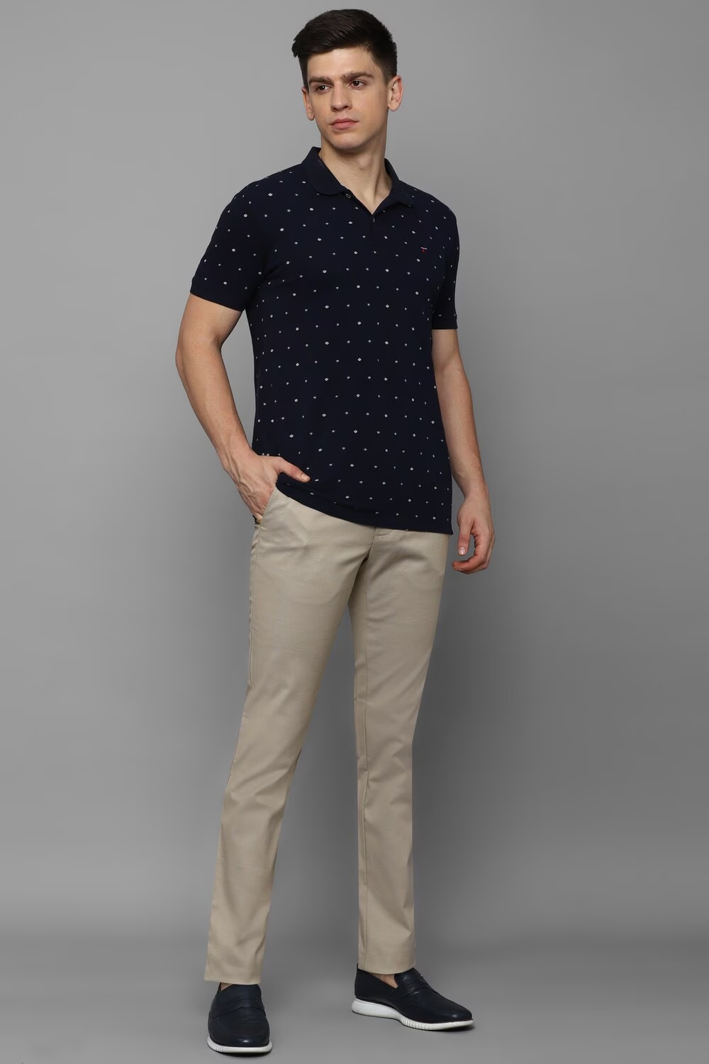 21341-men-beige-slim-tapered-fit-solid-flat-front-casual-trousers-beige-1.jpg