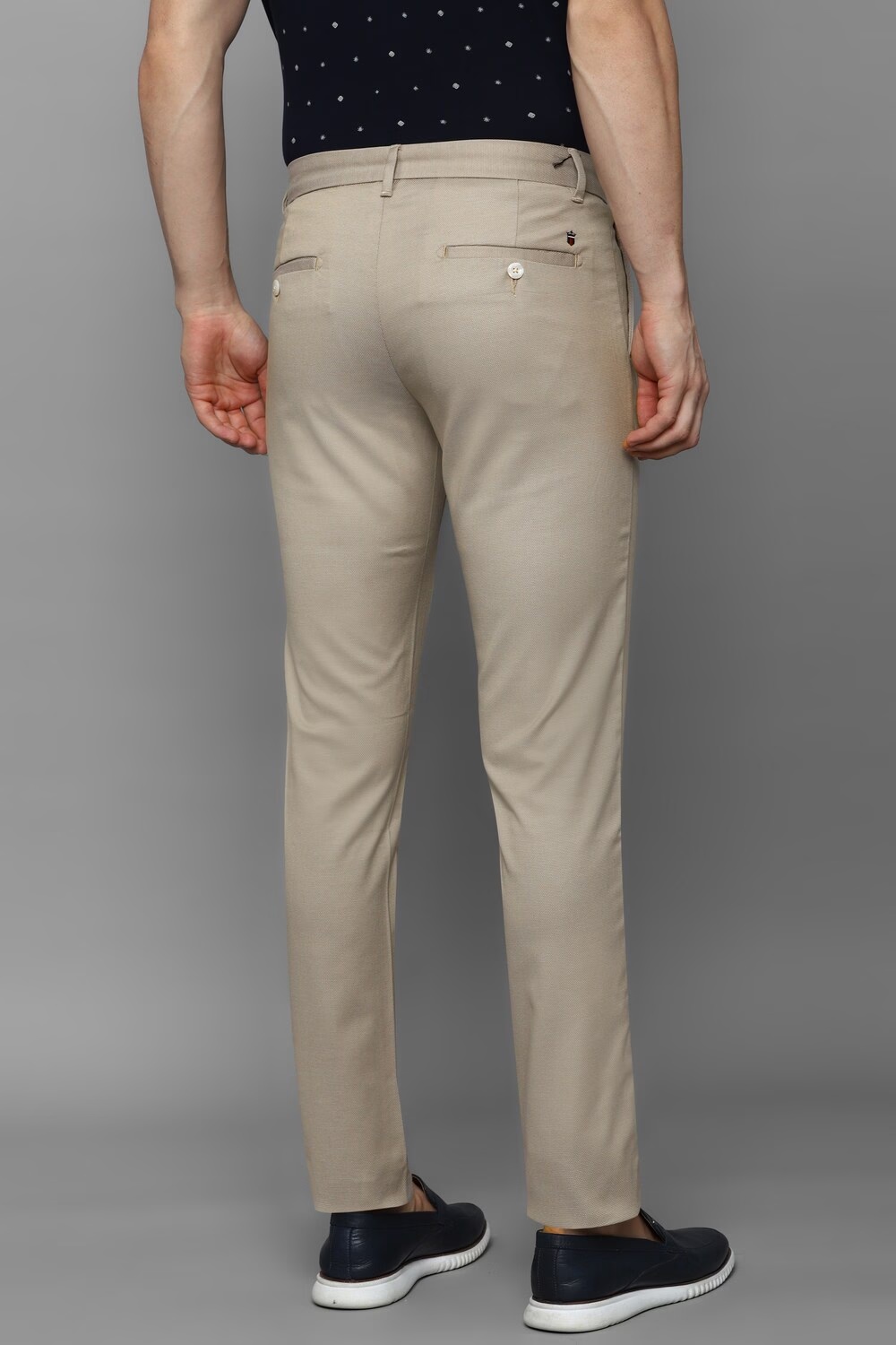 21341-men-beige-slim-tapered-fit-solid-flat-front-casual-trousers-beige-1.jpg