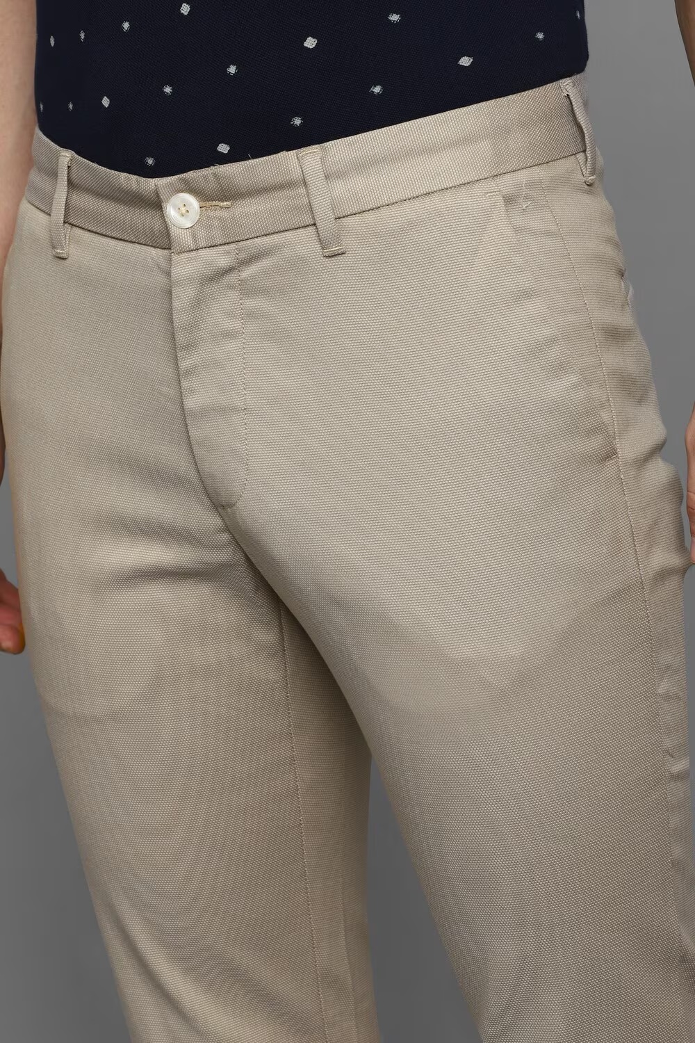 21341-men-beige-slim-tapered-fit-solid-flat-front-casual-trousers-beige-1.jpg