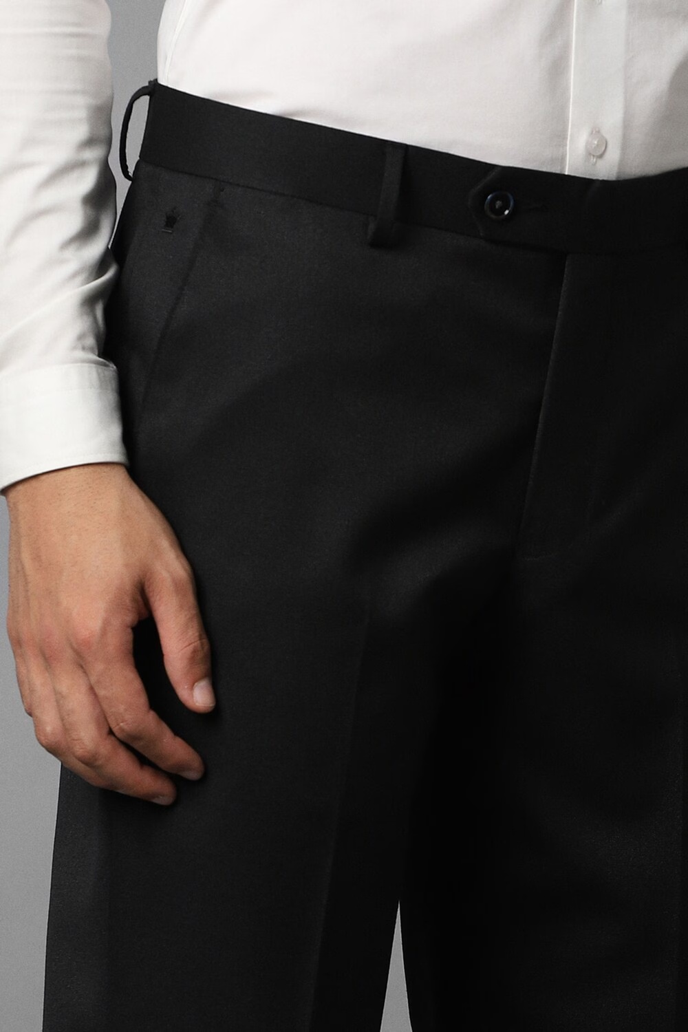 22630-men-black-slim-fit-solid-party-three-piece-suit-black-1.jpg