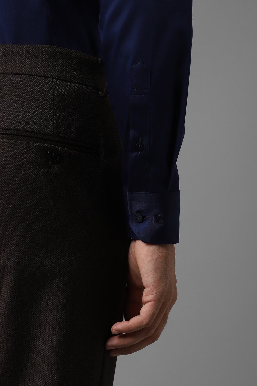22805-men-navy-slim-fit-solid-full-sleeves-formal-shirt-navy-1.jpg