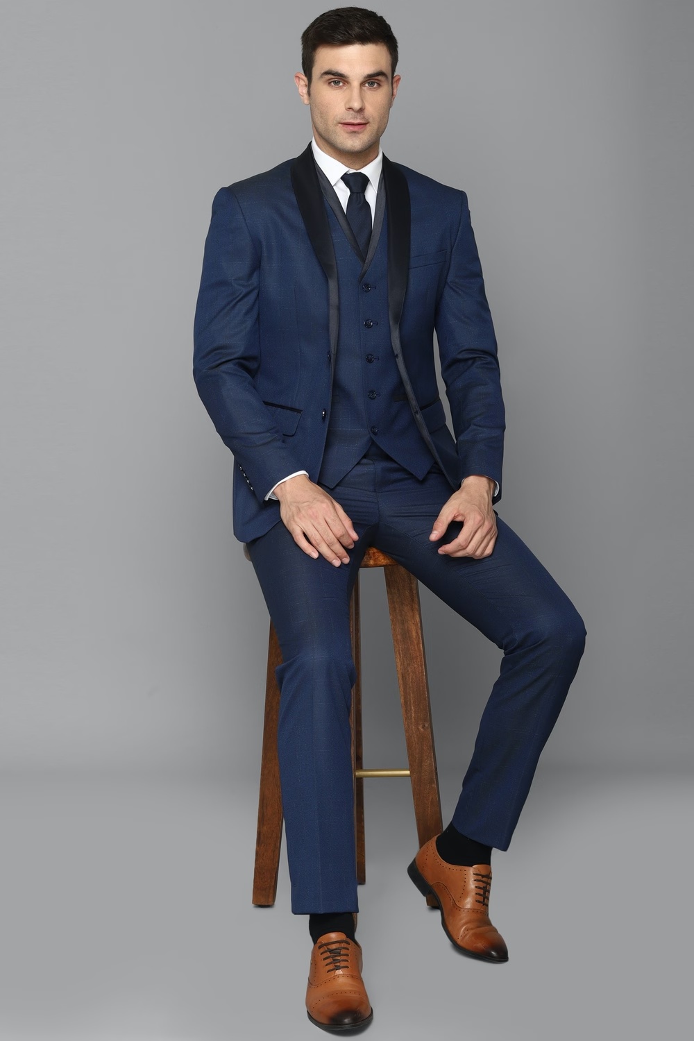 Men Navy Slim Fit Solid Formal Three Piece Suit-Navy