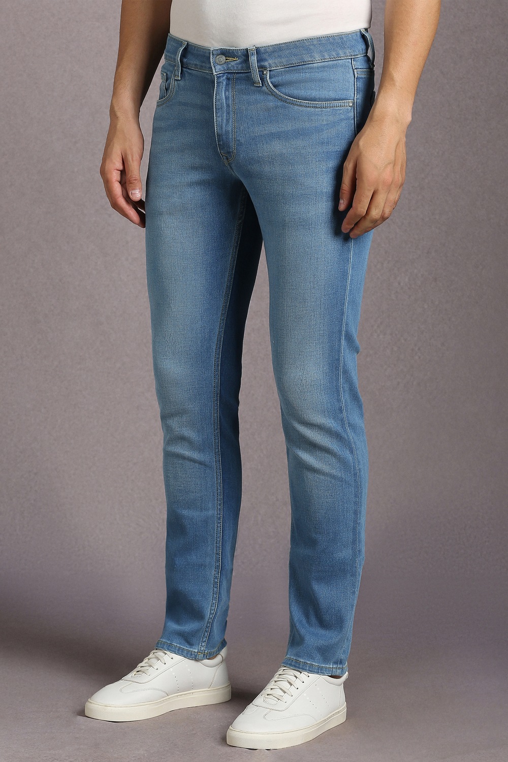 24023-men-blue-mid-slim-fit-jeans-blue-1.jpg