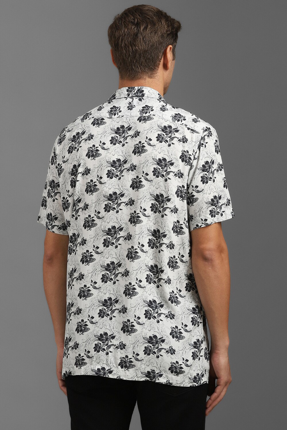 2476-men-grey-slim-fit-print-half-sleeves-casual-shirt-grey-1.jpg