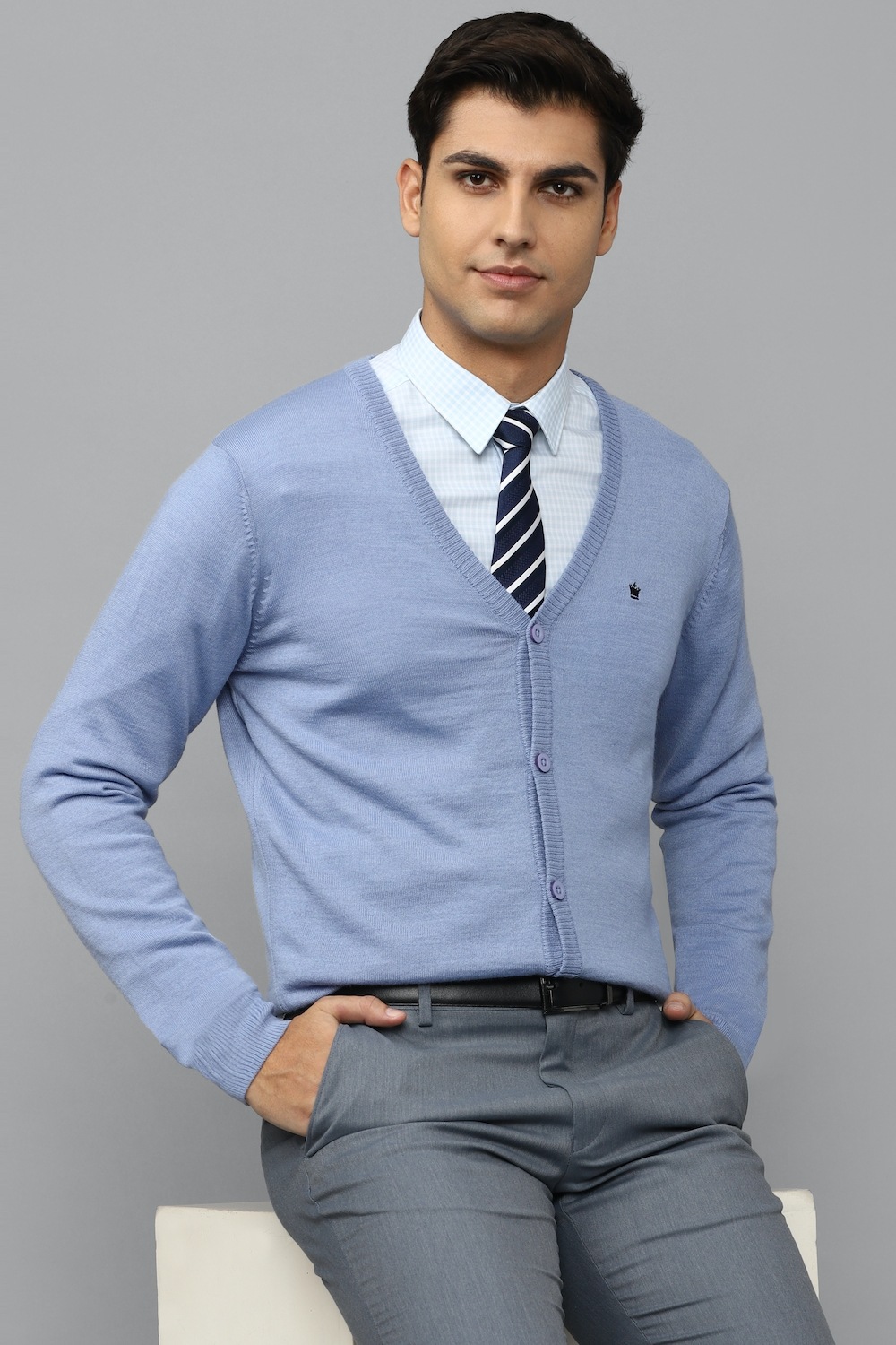 Men Blue Solid V Neck Full Sleeves Sweater-Blue