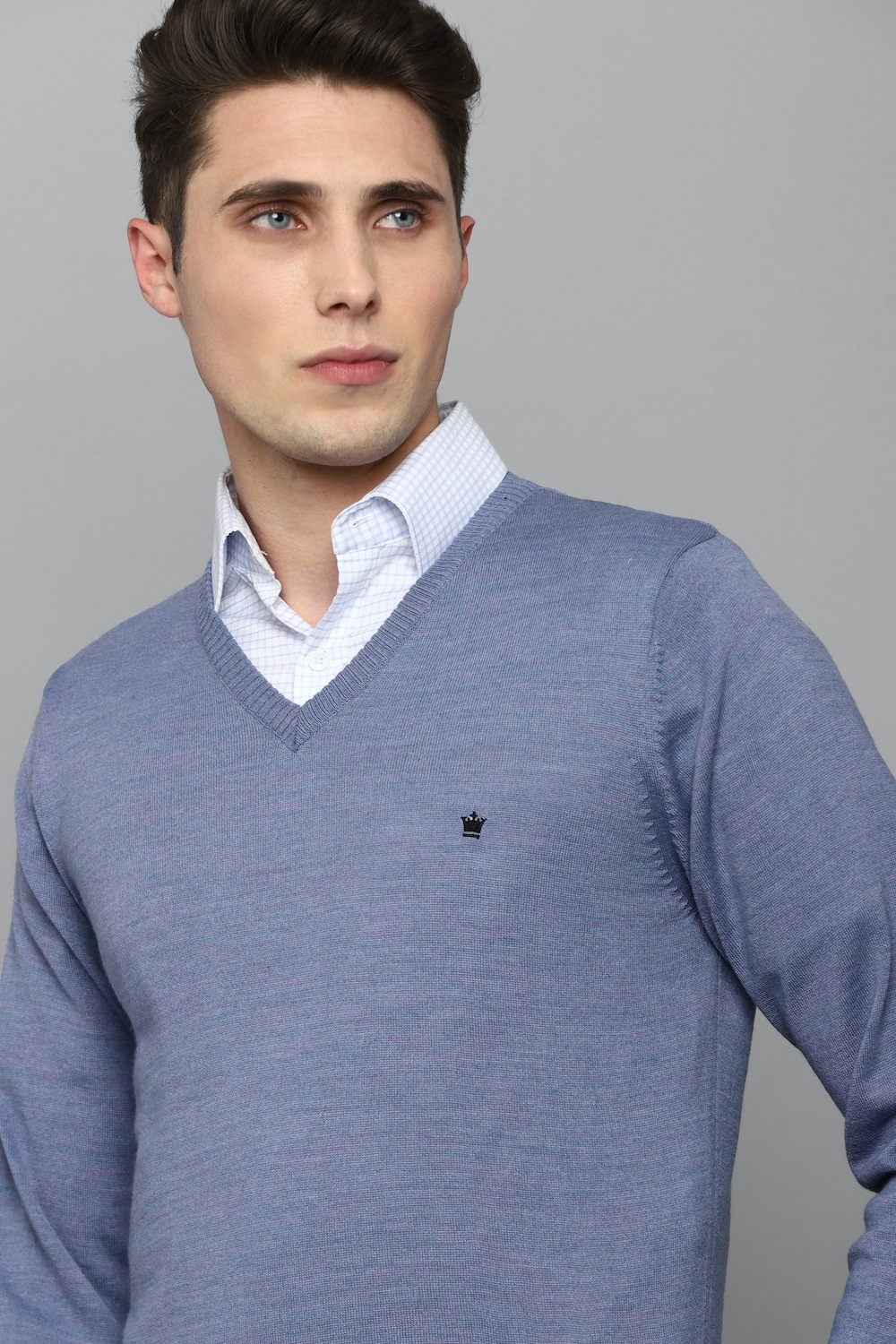 27292-men-blue-solid-v-neck-full-sleeves-sweater-blue-1.jpg