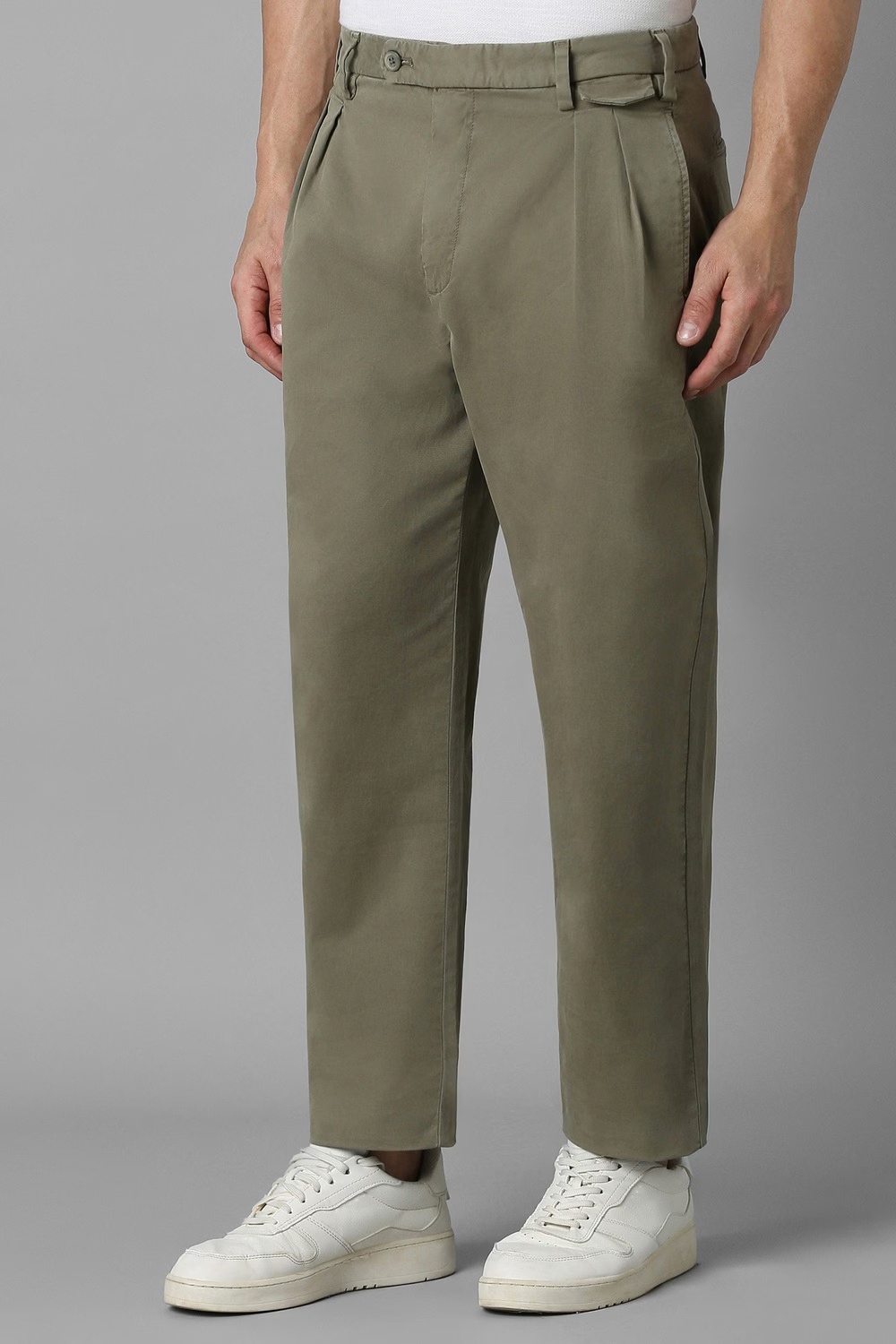 27370-men-olive-solid-pleated-casual-trousers-olive-1.jpg