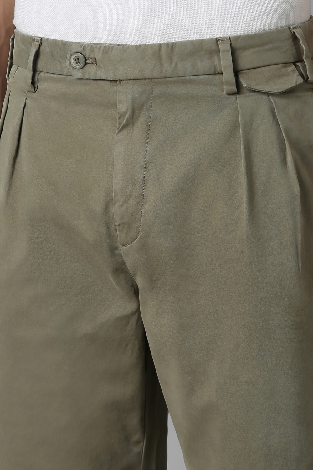 27370-men-olive-solid-pleated-casual-trousers-olive-1.jpg