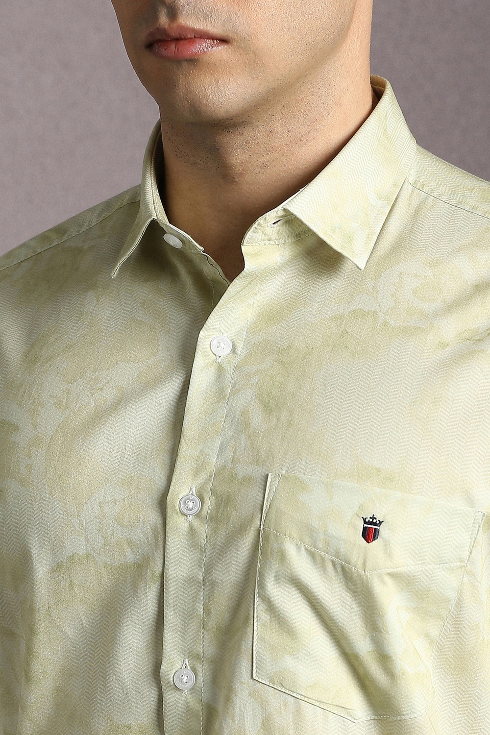 28057-men-green-print-full-sleeves-casual-shirt-green-1.jpg