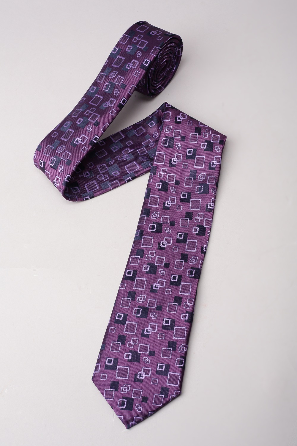 Men Purple Embroidered Tie-Purple