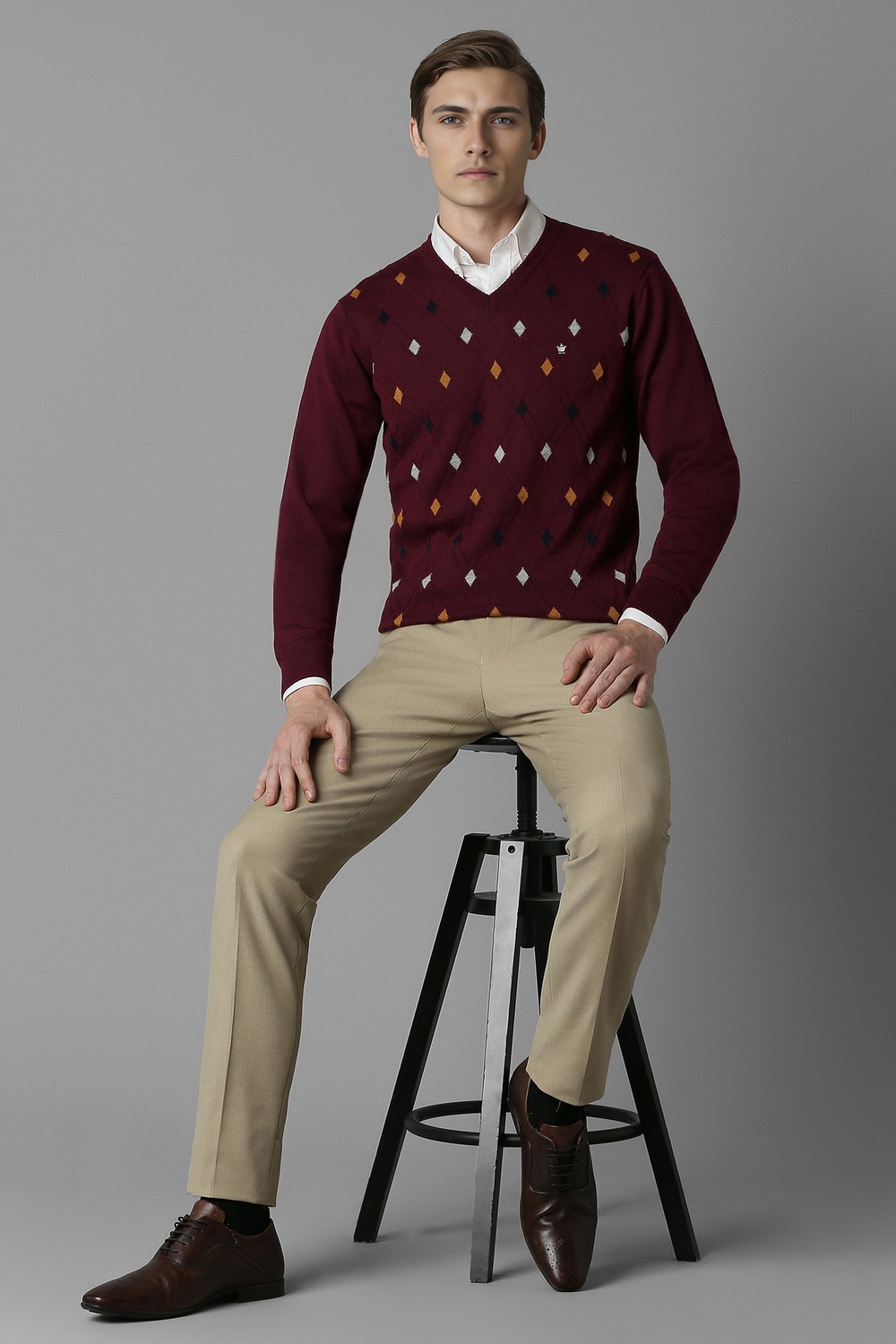 29534-men-maroon-print-v-neck-full-sleeves-sweater-maroon-1.jpg