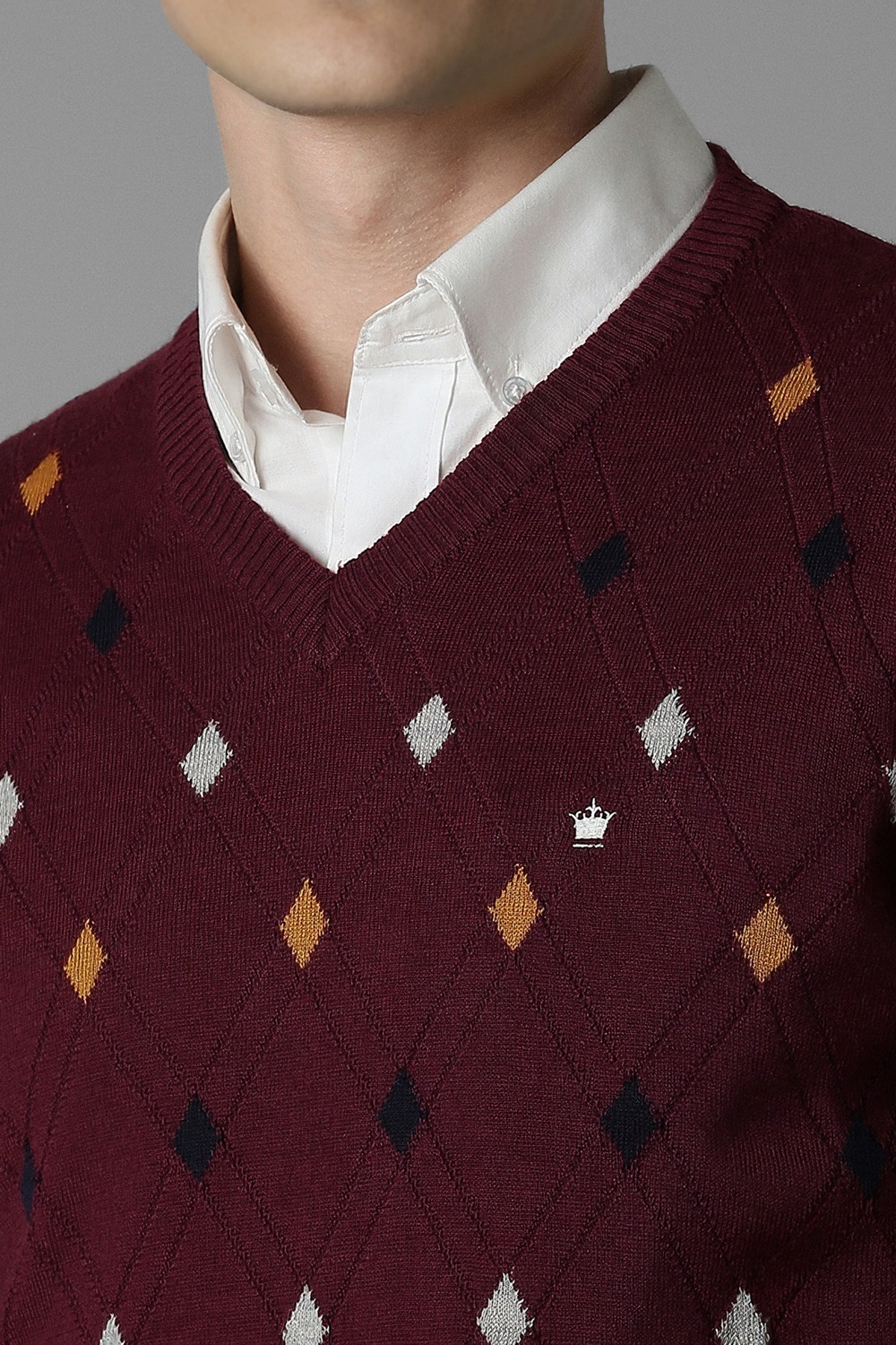 29534-men-maroon-print-v-neck-full-sleeves-sweater-maroon-1.jpg