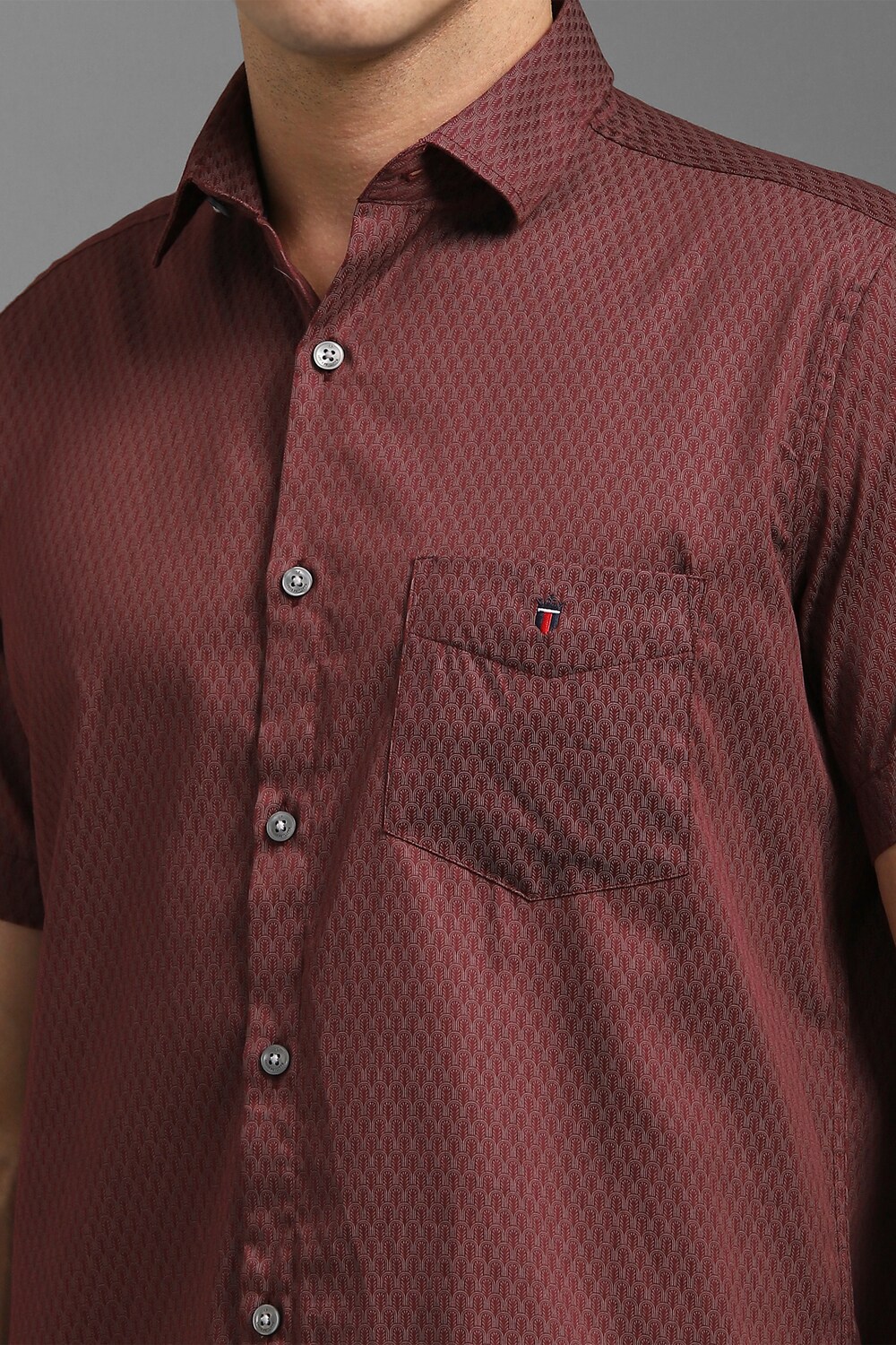 30149-men-maroon-slim-fit-print-half-sleeves-casual-shirt-maroon-1.jpg