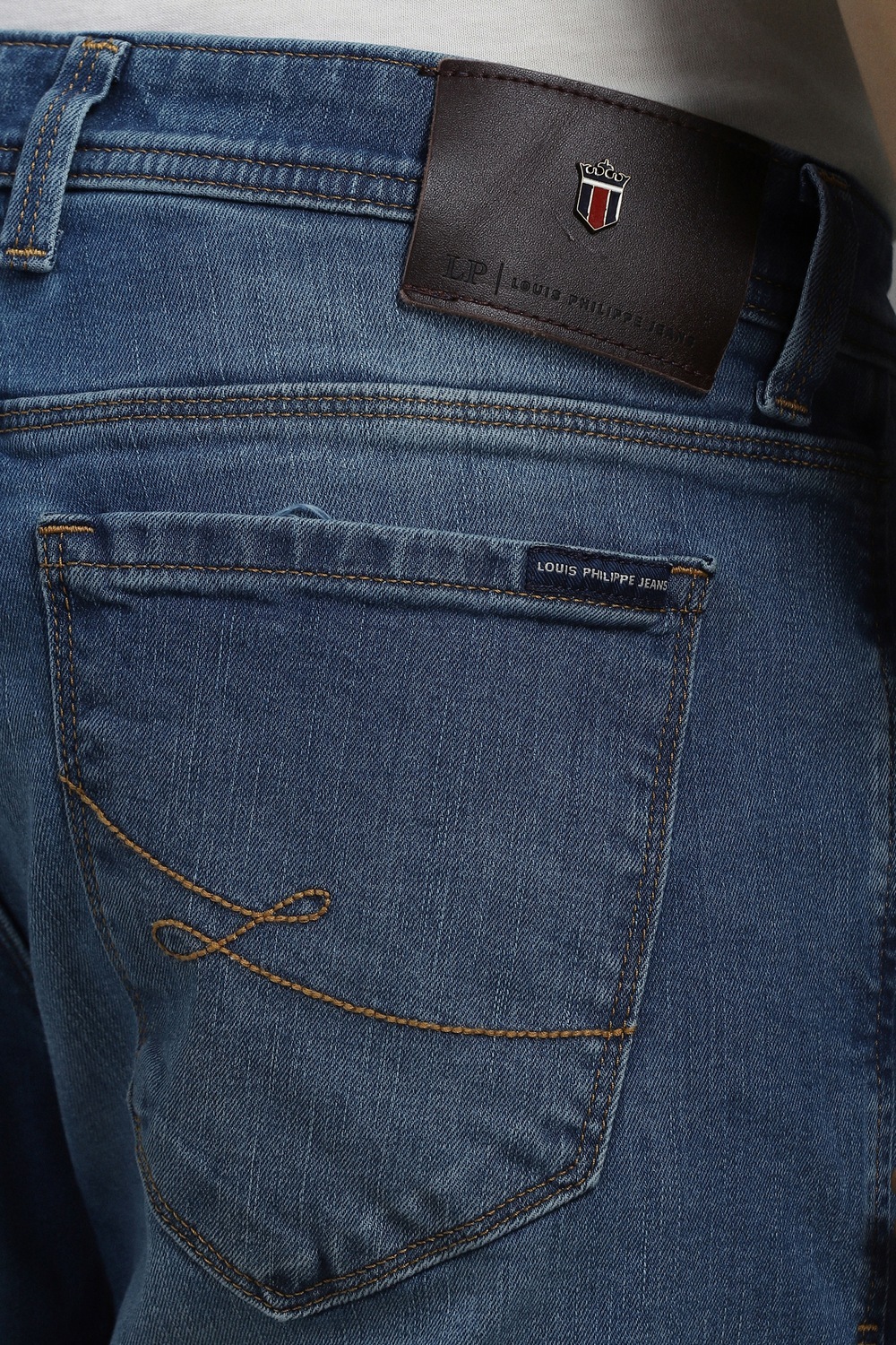 30215-men-blue-mid-slim-fit-jeans-blue-1.jpg