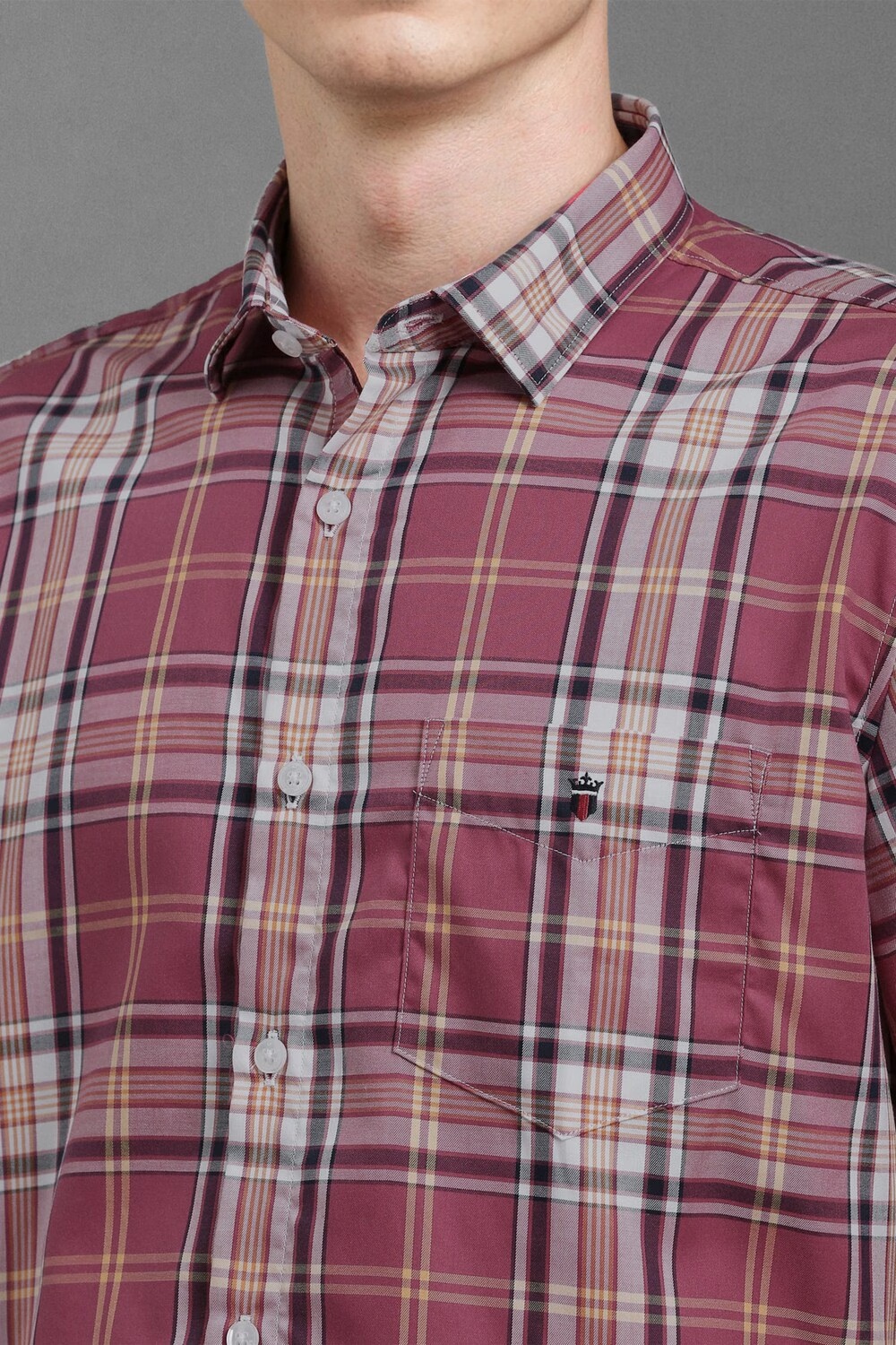30870-men-red-slim-fit-check-full-sleeves-casual-shirt-red-1.jpg