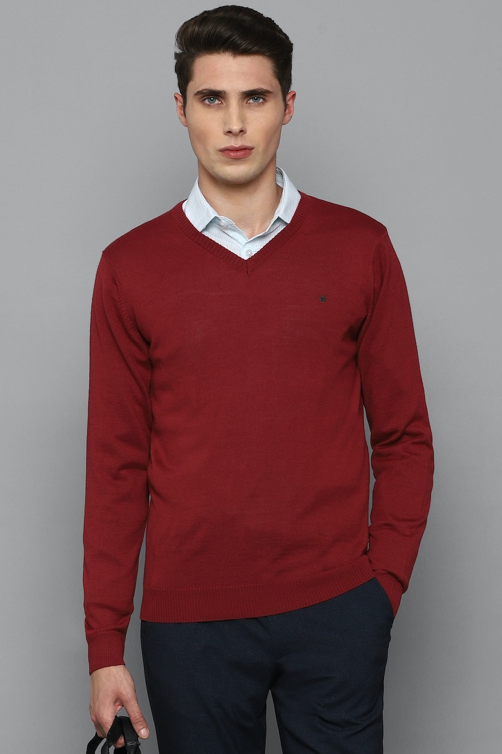 Men Maroon Solid V Neck Full Sleeves Sweater-Maroon